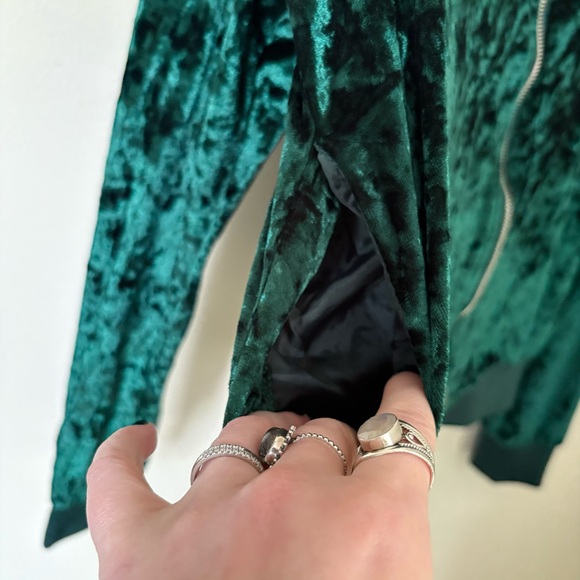 Ci Sono Emerald Crushed Velvet Bomber Size XL - Picture 9 of 13